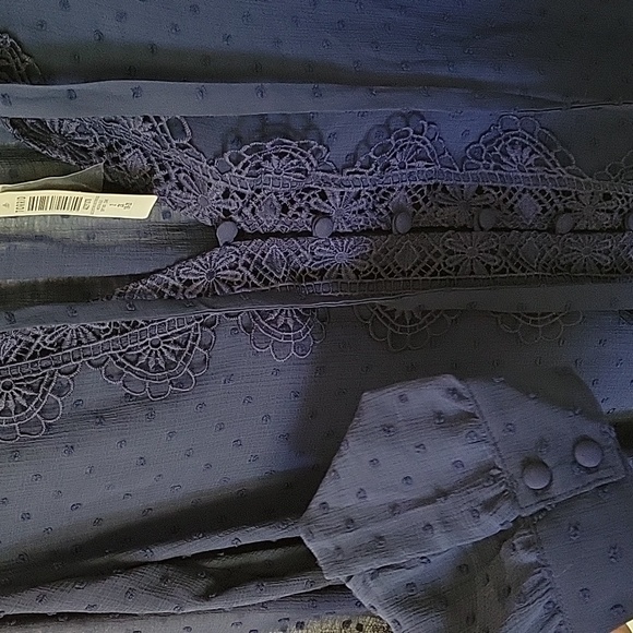 NWT Torrid Blue Chiffon Clip Dot Ruffle Neck Tie Front Top - Picture 4 of 11